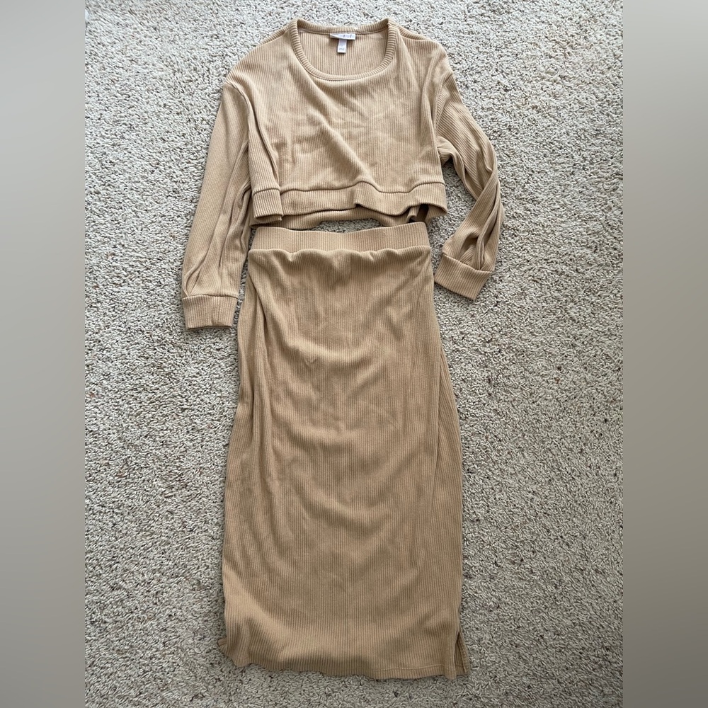 Ingrid & Isabel Matched Back Ribbed Maternity Coordinate Set in Tan size medium